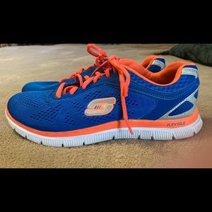 Women’s Skechers Sneaker size 9